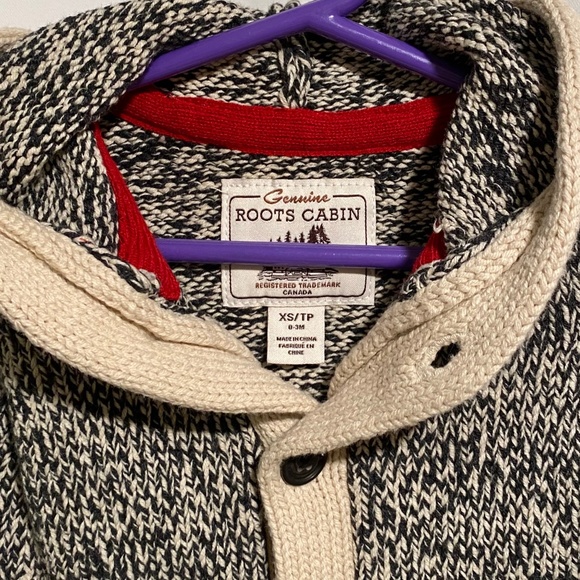 NWOT Roots Cabin Sweater - Picture 3 of 4